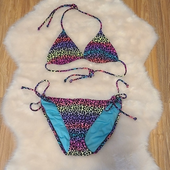 Victoria's Secret Bikini - Picture 2 of 7